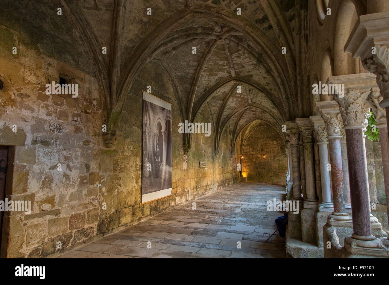 Die Klöster L'Abbaye Sainte-Marie de Fontfroide oder Fontfroide Abbey, in der Nähe von Narbonne, SW Frankreichs. Stockfoto
