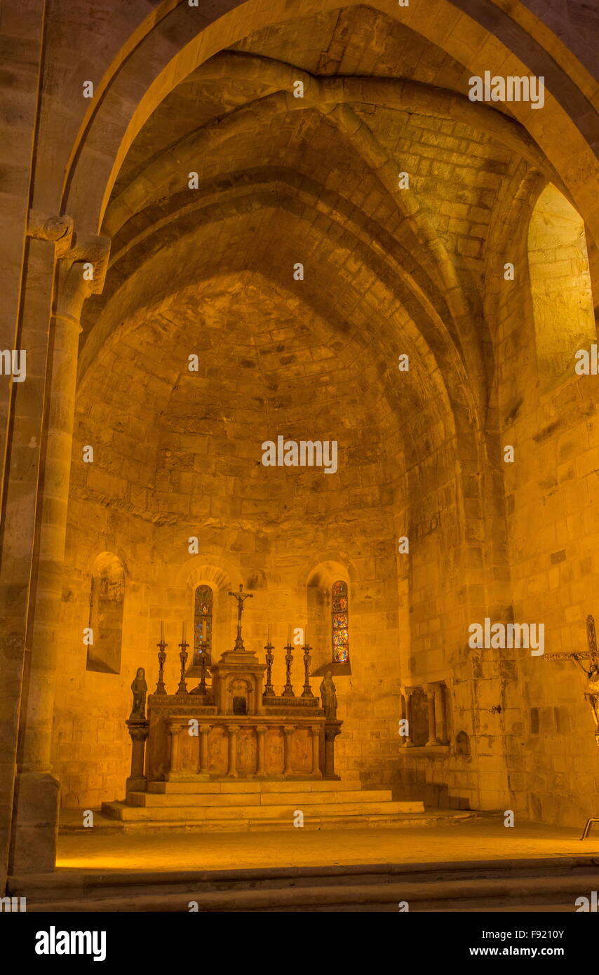 Innenraum der Kapelle am L'Abbaye Sainte-Marie de Fontfroide oder Fontfroide Abbey, in der Nähe von Narbonne, SW Frankreich. Stockfoto