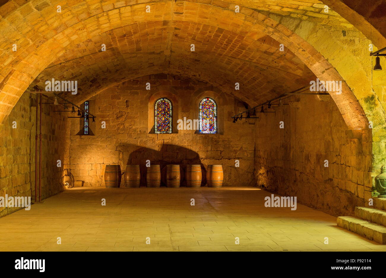 Keller, cellier L'Abbaye Sainte-Marie de Fontfroide oder Fontfroide Abbey, in der Nähe von Narbonne, SW Frankreich. Stockfoto