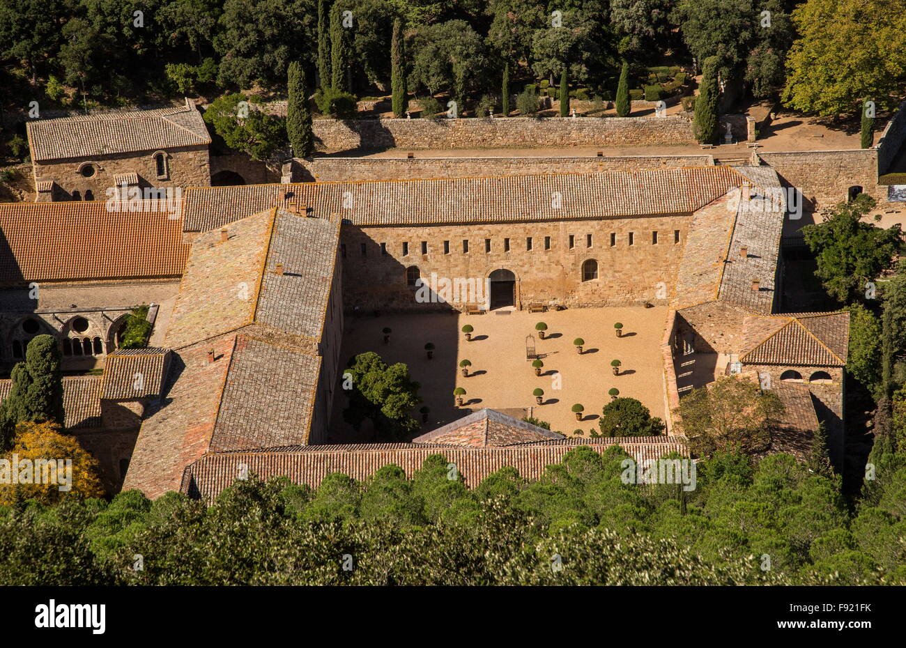 L ' Abbaye Sainte-Marie de Fontfroide oder Fontfroide Abbey, in der Nähe von Narbonne, SW Frankreich. Stockfoto