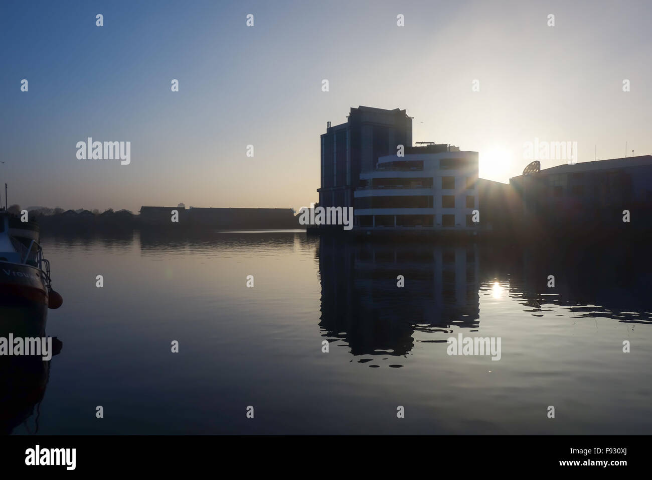 Der dichte Nebel um Millwall Inner Dock in Crossharbor. Stockfoto