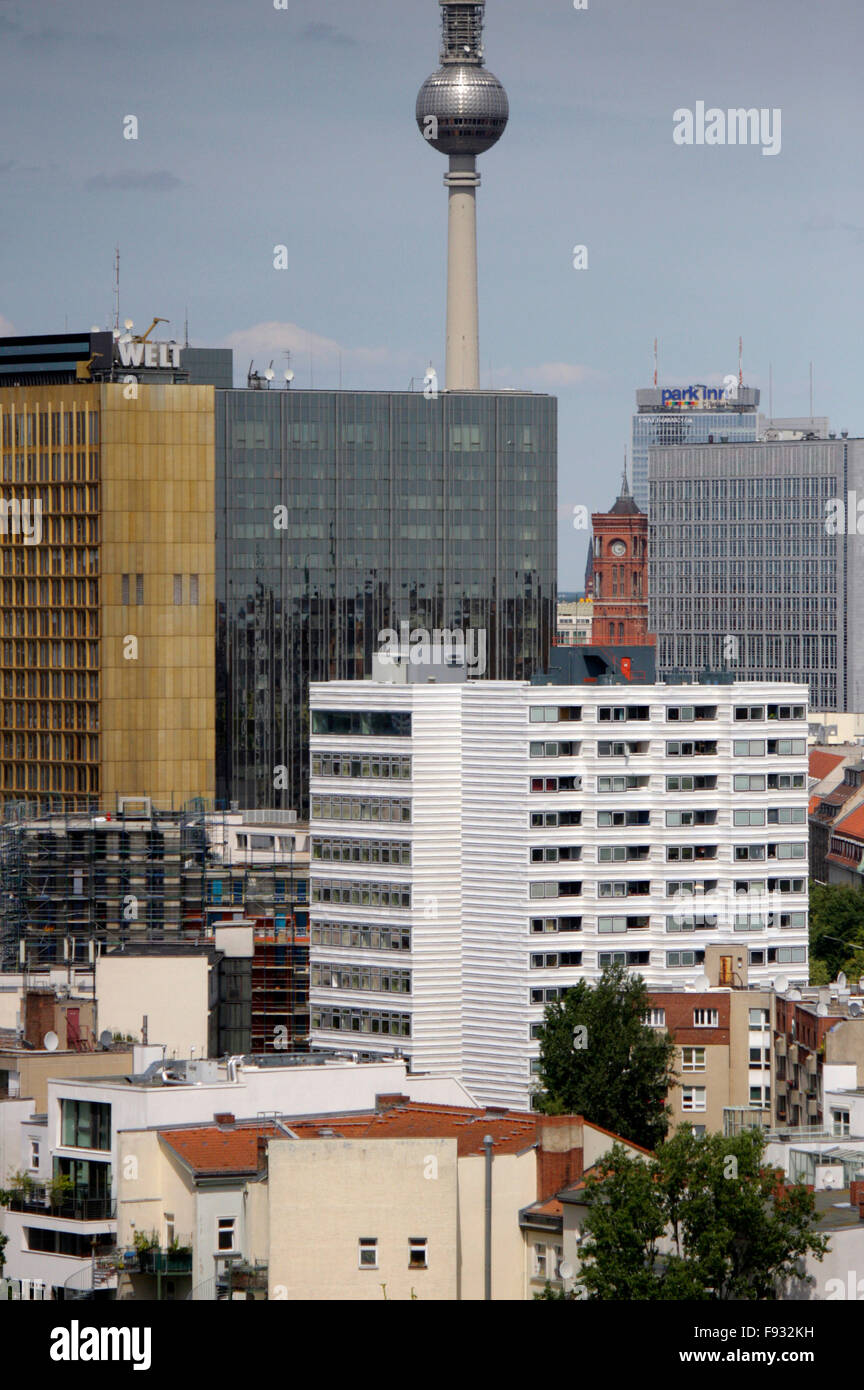 Luftbild: Fernsehturm, Axel-Springer-Hochhaus, Berlin-Kreuzberg. Stockfoto