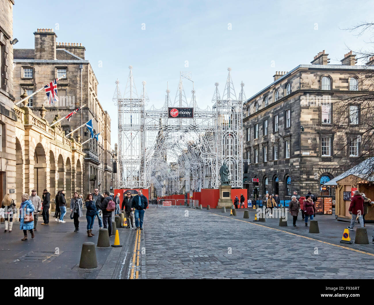 Natives Geld Straße des Lichts in der High Street The Royal Mile Edinburgh Schottland Weihnachten 2015 gesehen vom Westend Stockfoto