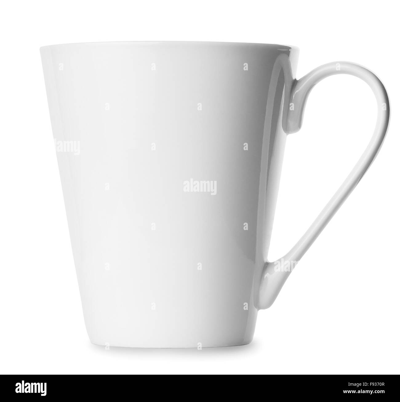 einfache weiße Tasse Tee isoliert auf weißem Hintergrund Stockfoto