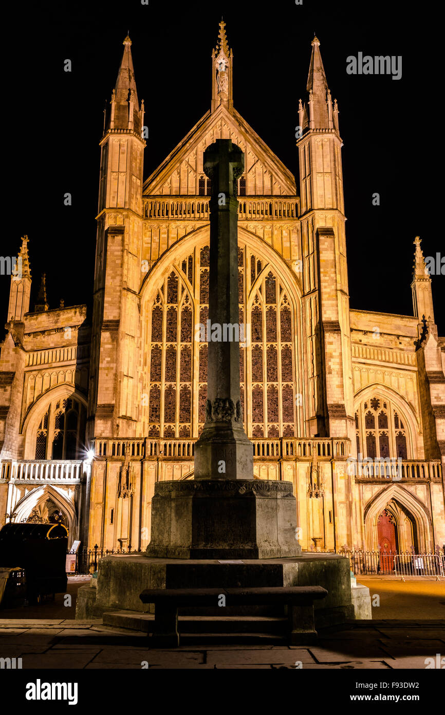 Winchester Cathedral in der Nacht Stockfoto