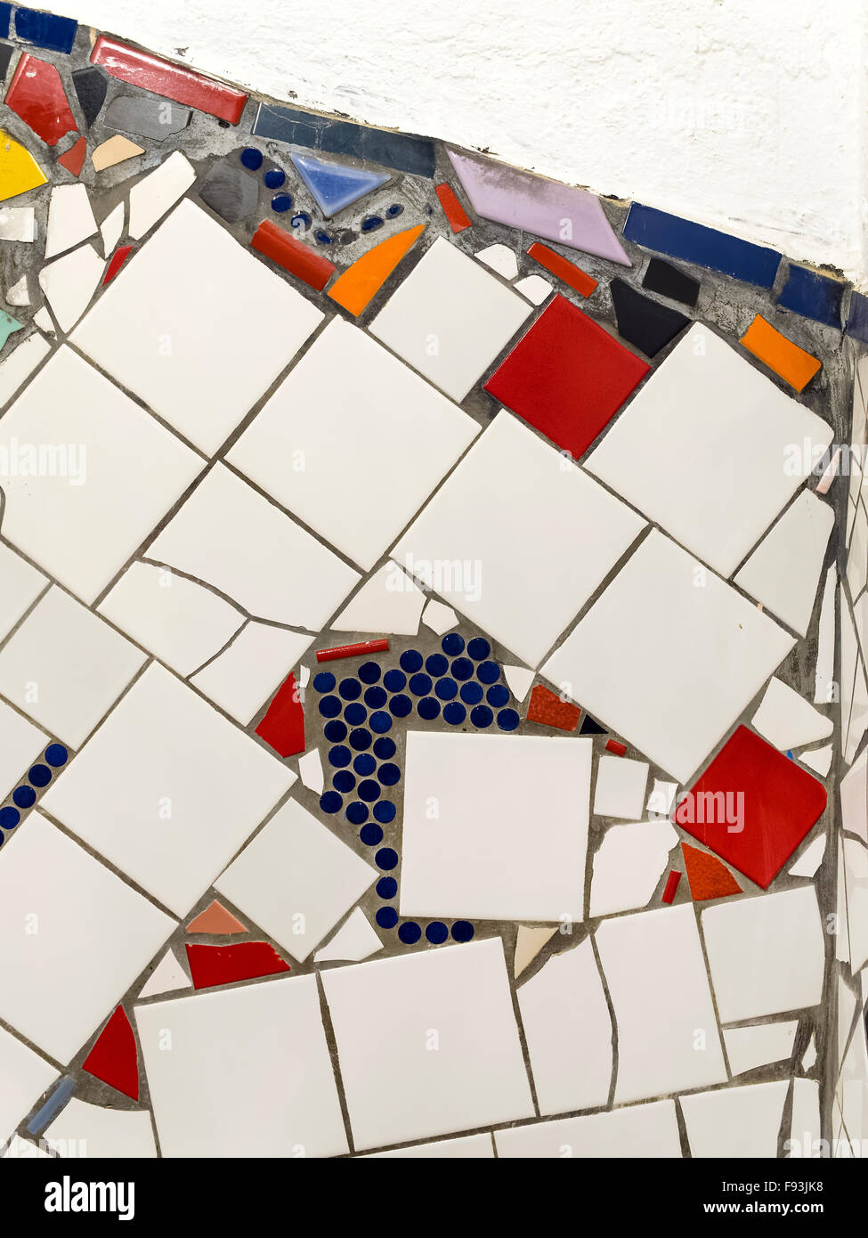 Toilette, entworfen von Hundertwasser im Keller eines Shop, Kegelgasse, Wien, Österreich Stockfoto