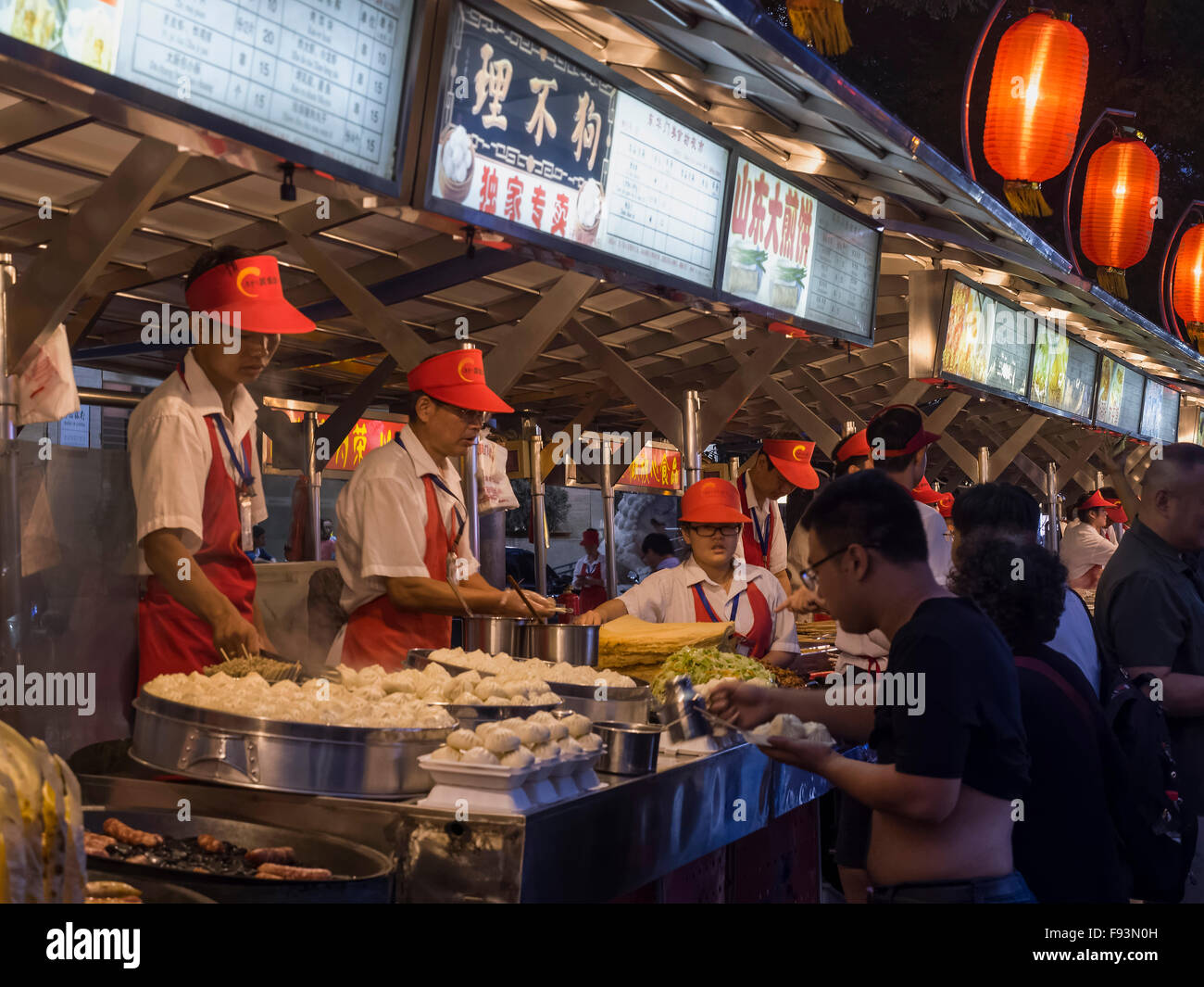 Donghuamen Night Market, Peking, China, Asien Stockfoto