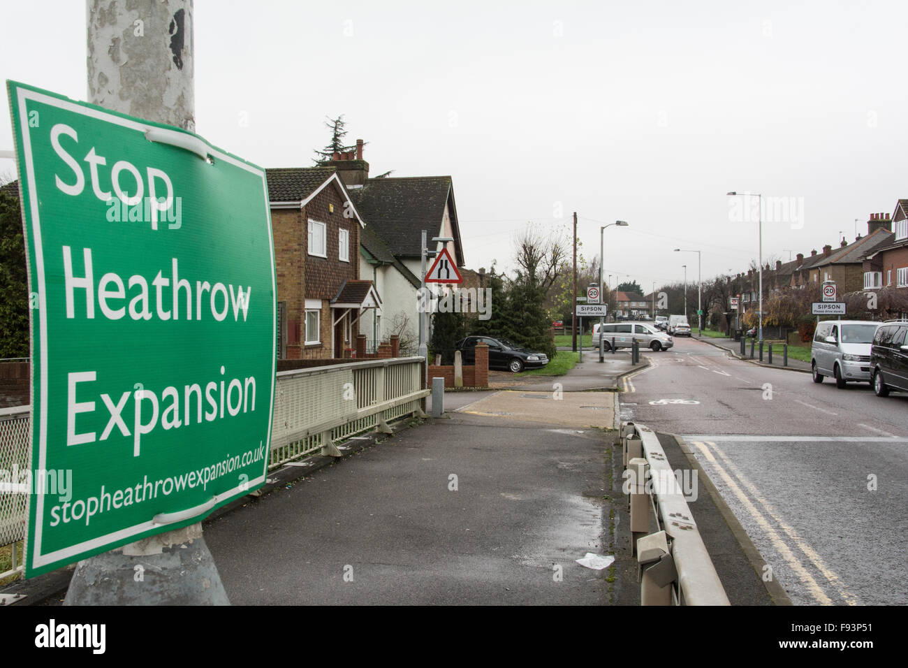 Ein Schild für die Haltestelle Heathrow Expansion in der Nähe des Flughafens Heathrow Stockfoto