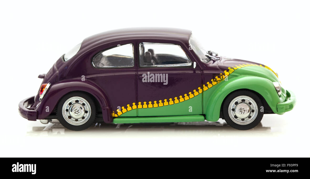 VW Käfer mit Zip Farbe sterben Cast Modell auf einem weißen Hintergrund. Stockfoto