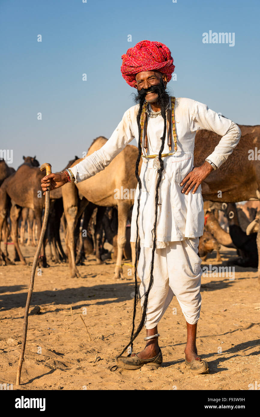Porträt von einem senior Rajasthani mit einem langen Bart und Turban, Pushkar, Rajasthan, Indien Stockfoto