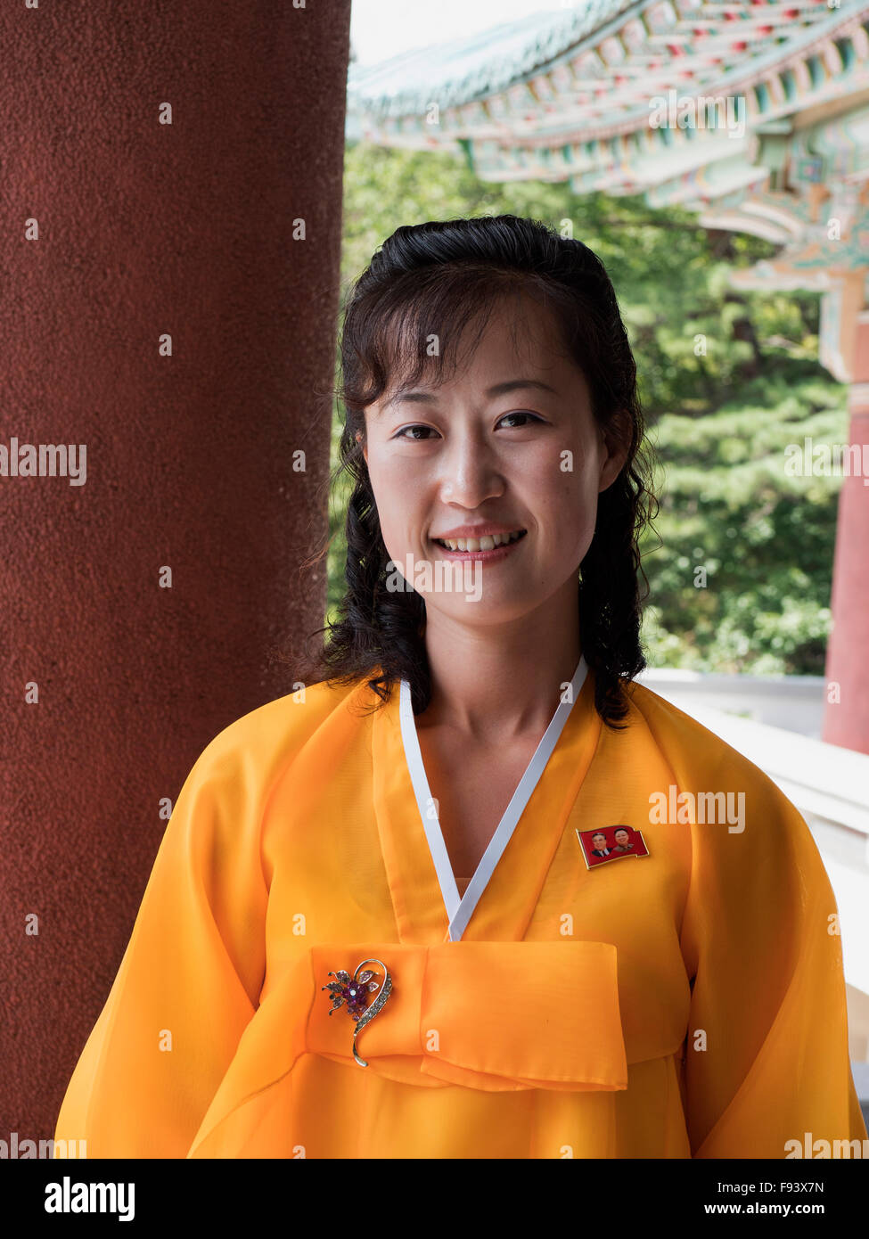 Frau in koreanischen Tracht im Myoohyang-Gebirge, Nord Korea, Asien Stockfoto