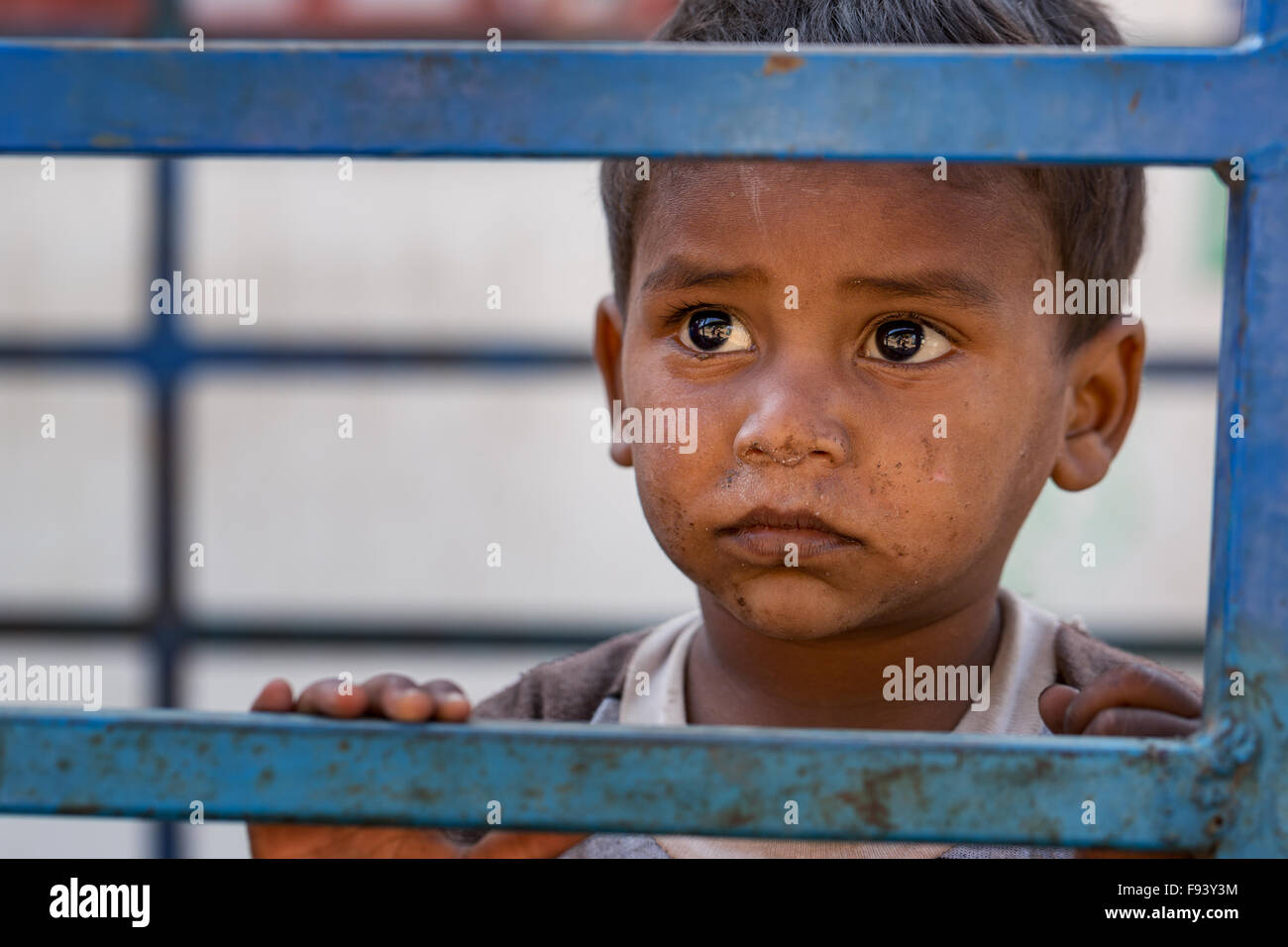 Portrait eines traurigen jungen, Indien Stockfoto