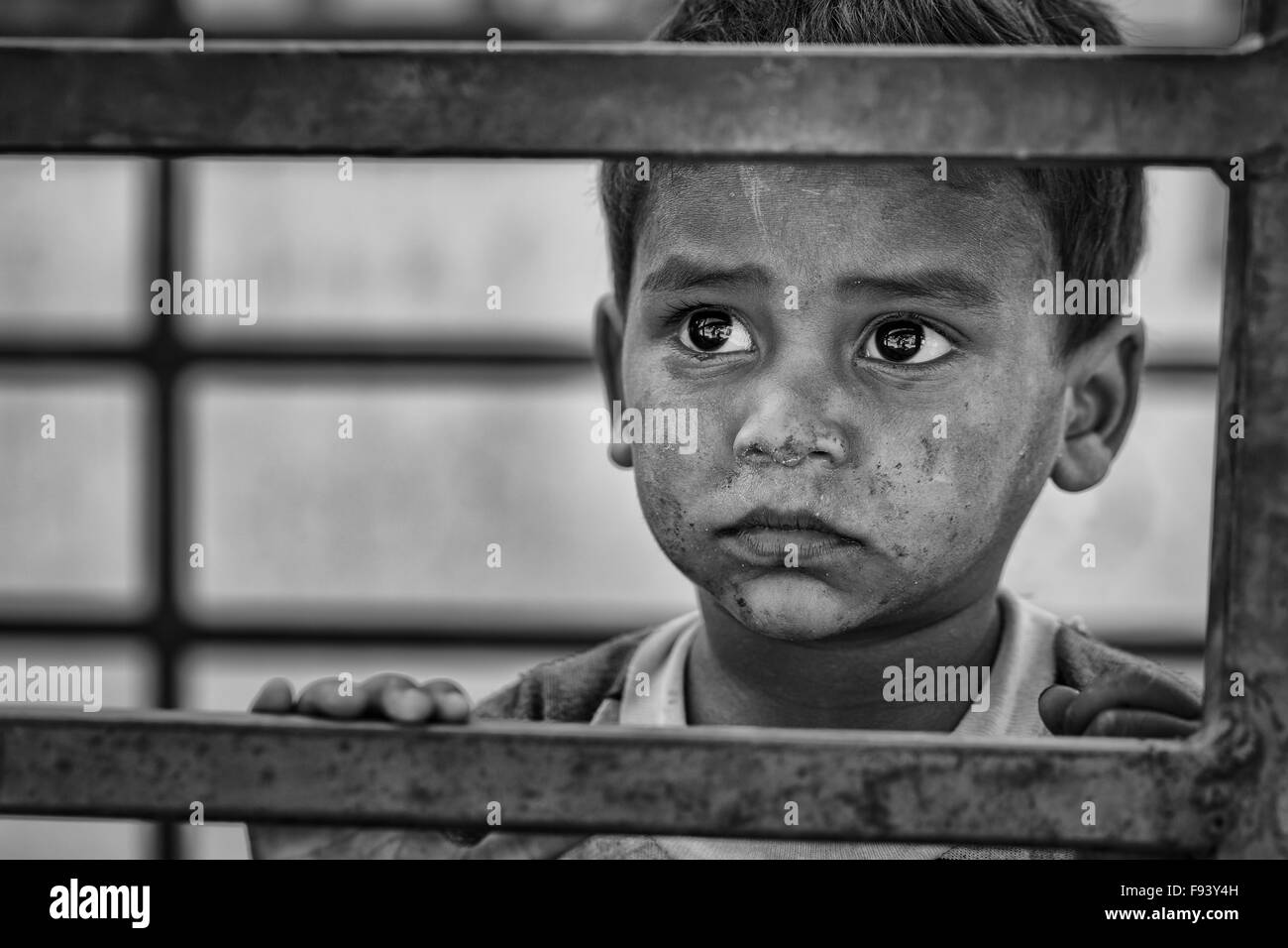 Portrait eines traurigen jungen, Indien Stockfoto