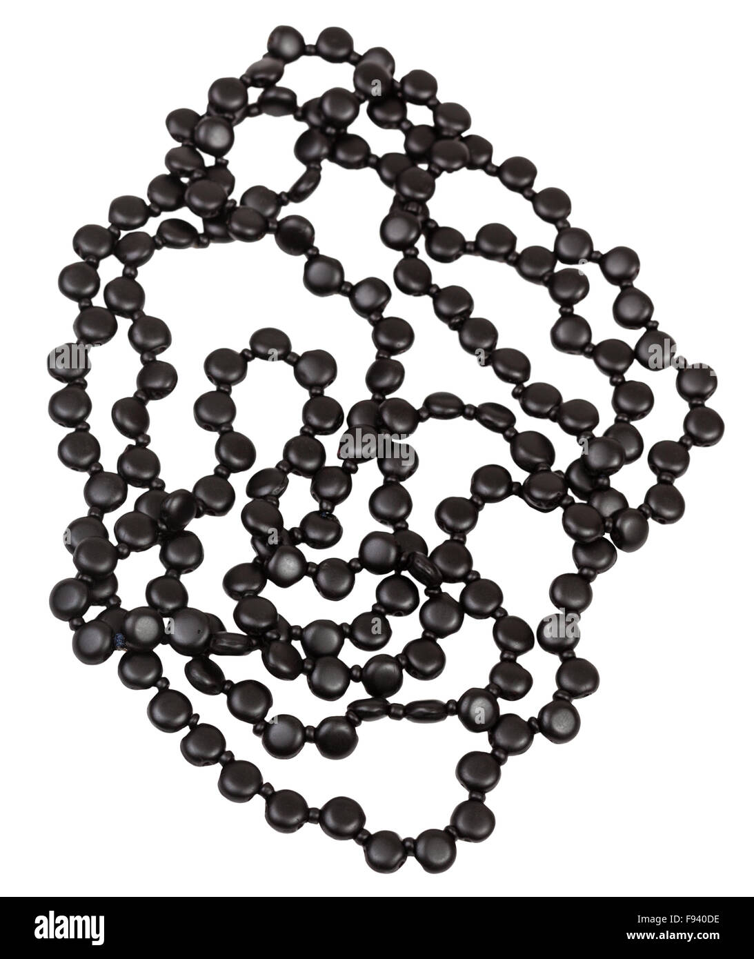 verworrenen Halskette aus schwarz Jet Perlen isoliert auf weißem  Hintergrund Stockfotografie - Alamy