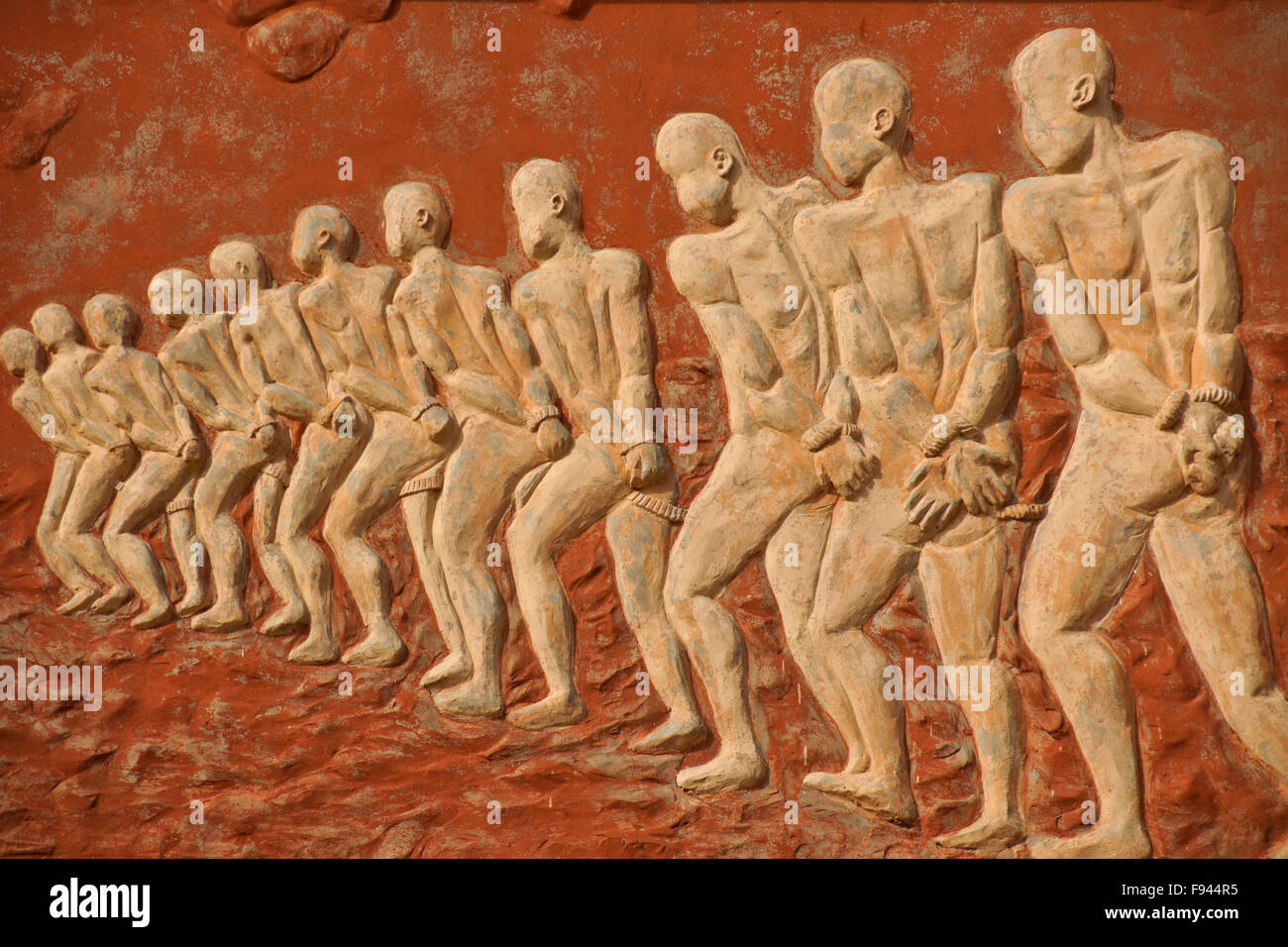 Angeketteten Sklaven Wandbild auf Door of No Return Denkmal, Ouidah, Benin Stockfoto