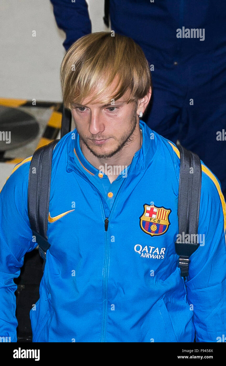 Narita, Japan. 14. Dezember 2015. Ivan Rakitic kommt am Narita International Airport mit anderen Mitgliedern des FC Barcelona am 14. Dezember 2015, Narita, Japan. Große Menschenmengen versammelten sich im Ankunftsbereich des Flughafen Tokio-Narita, die FC Barcelona-Fußball-Team-Mitglieder begrüßen, die in der FIFA Club World Cup Japan 2015 spielen wird. Bildnachweis: Rodrigo Reyes Marin/AFLO/Alamy Live-Nachrichten Stockfoto