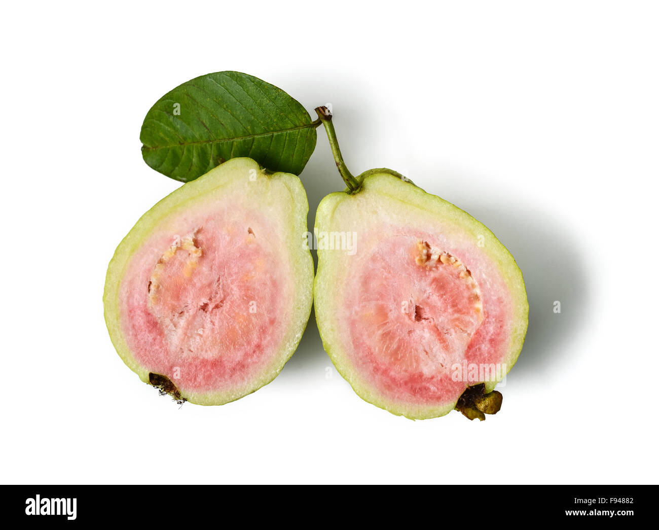 Slice pink Guave auf weißem Hintergrund Stockfoto