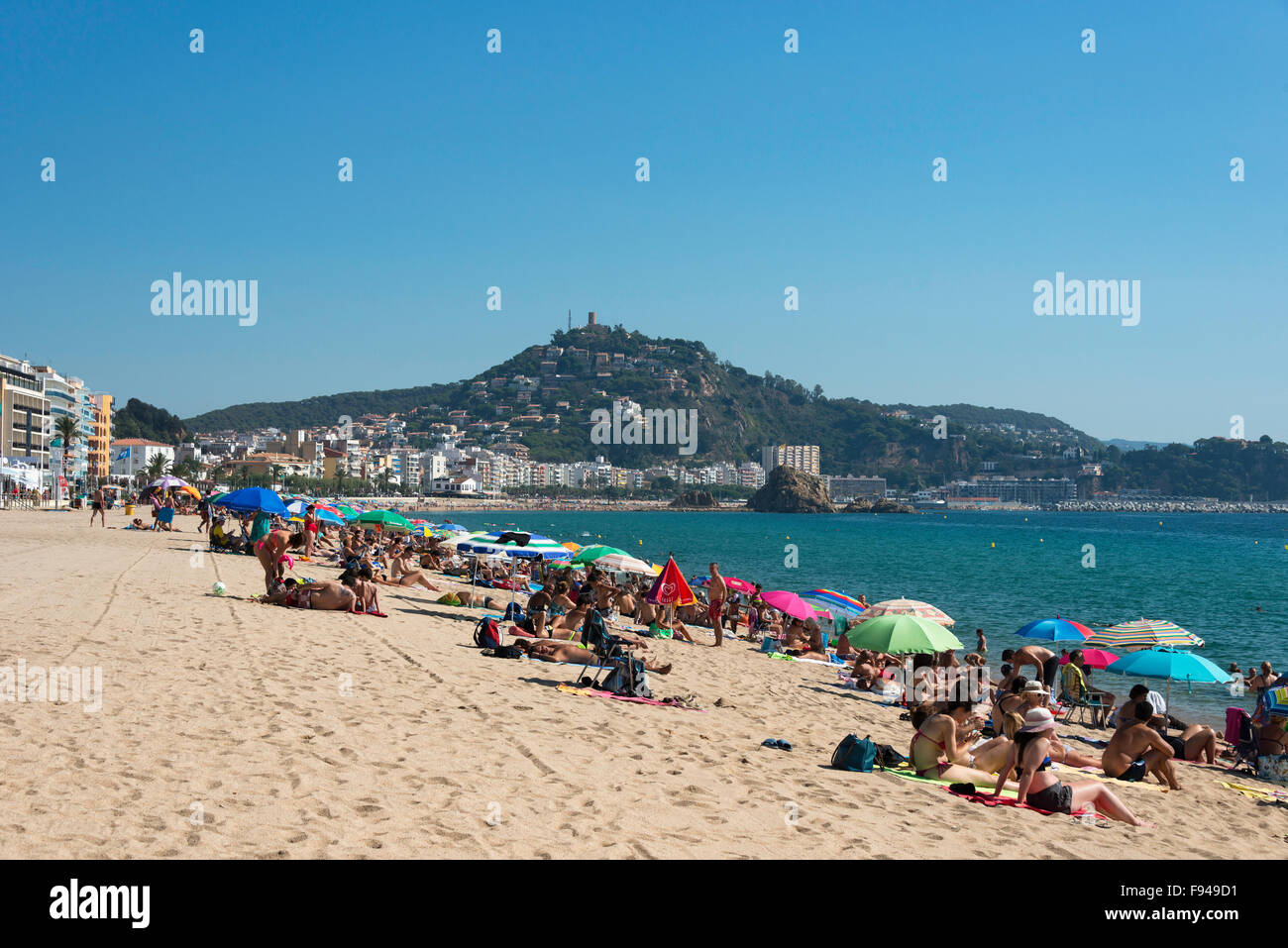 Strandszene, Platja de S'Abanell, Blanes, Costa Brava, Provinz Girona, Katalonien, Spanien Stockfoto