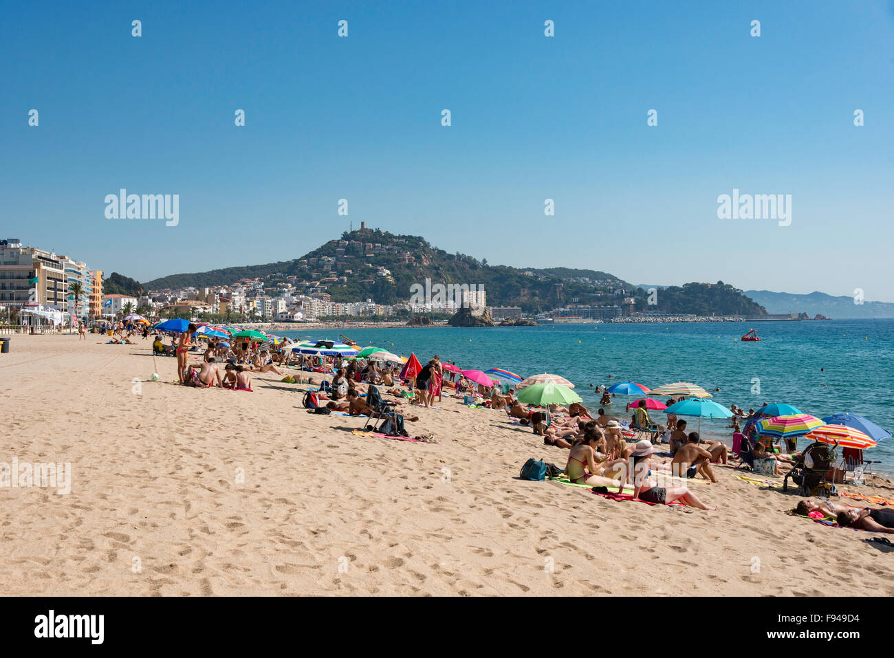 Strandszene, Platja de S'Abanell, Blanes, Costa Brava, Provinz Girona, Katalonien, Spanien Stockfoto