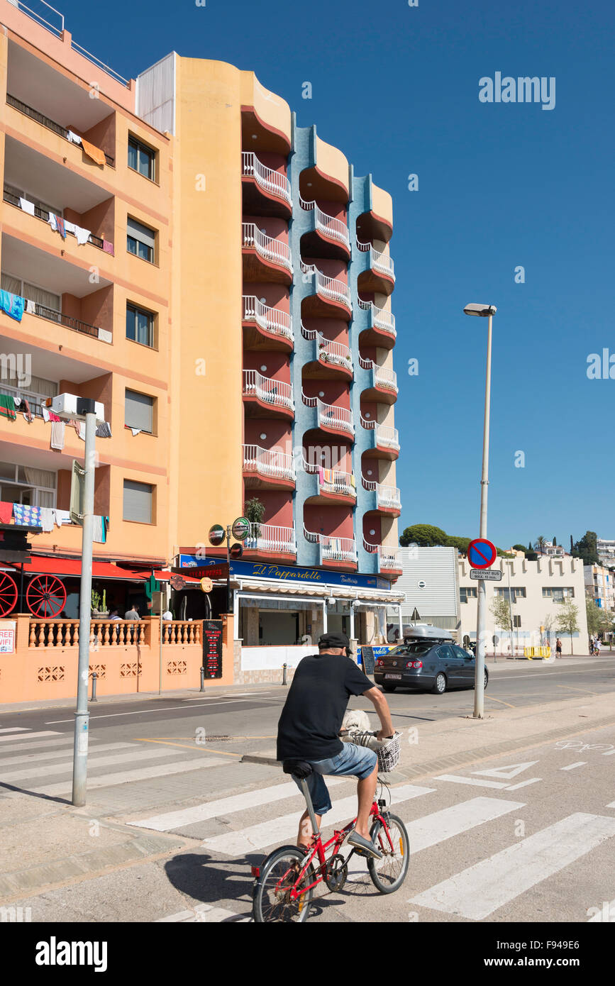 Radfahrer am Passeig s'Abanell, Blanes, Costa Brava, Provinz Girona, Katalonien, Spanien Stockfoto