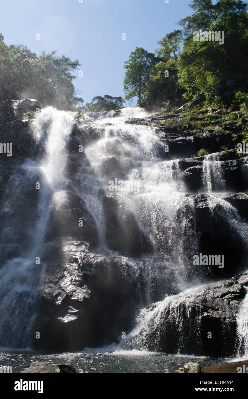 Nahaufnahme von den Morumbodzi-Wasserfällen in Mosambik Stockfoto