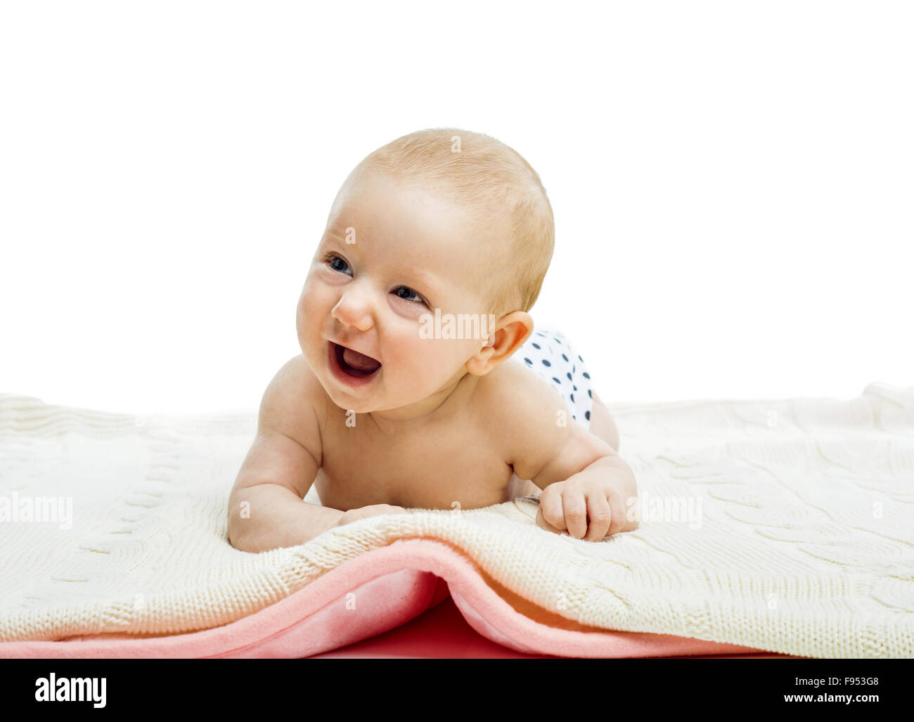 Lächelnden Baby liegend auf dem Boden isoliert auf weißem Hintergrund Stockfoto