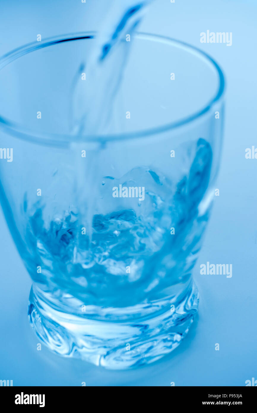 Wasser im Glas Stockfotografie - Alamy