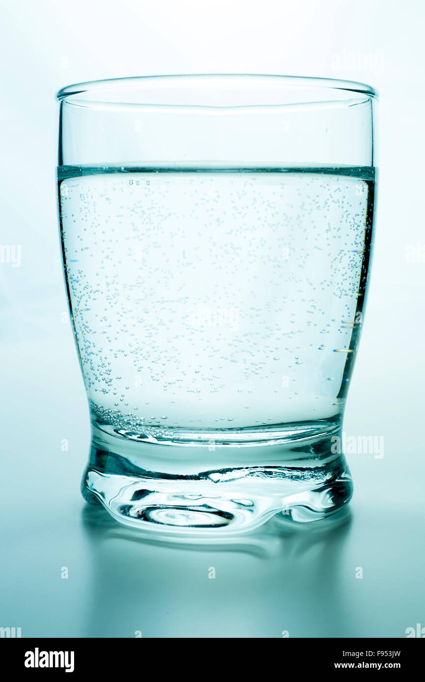 Wasser im Glas Stockfotografie - Alamy