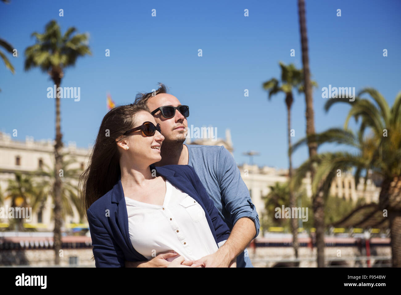 Glückliche junge Touristen Paar genießt Urlaub in Barcelona, Spanien. Stockfoto