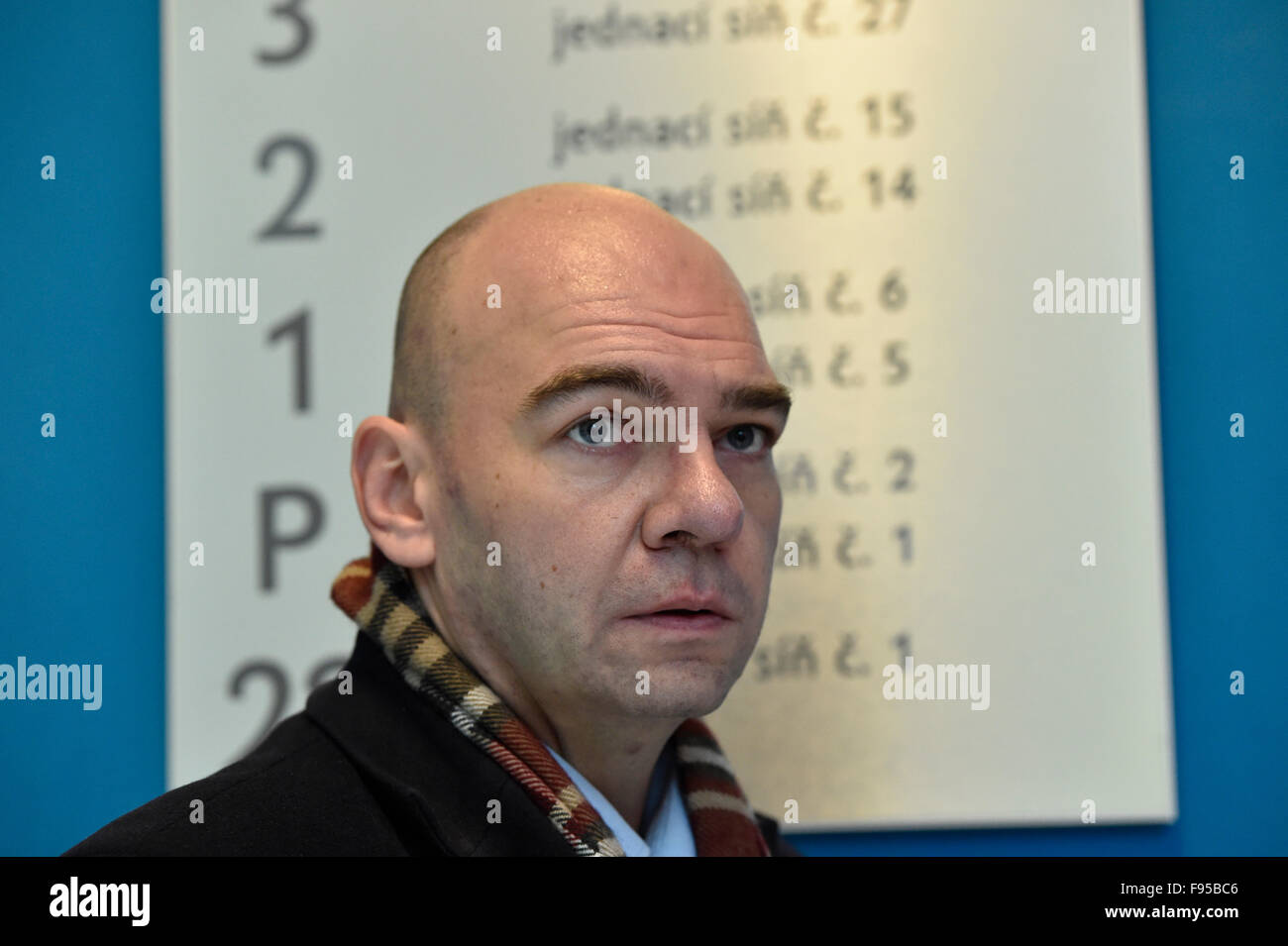 Brno, Tschechische Republik. 14. Dezember 2015. Das Stadtgericht in Brno erweitert die Untersuchungshaft der US-Amerikaner Kevin Dahlgren, 23, einen vierfachen Mordes angeklagt, in der Tschechischen Republik, und lehnte den Vorschlag für seine Freilassung auf Kaution in Brno, Tschechische Republik, 14. Dezember 2015. Wenn für schuldig befunden, Dahlgren 15-20 Jahre im Gefängnis oder sogar lebenslange Haft konfrontiert würde. Die mehrfachen Mord in Brünn-Ivancice in 2013 begangen wurde und das Motiv ist noch unbekannt. Die Polizei halten den Fall untersuchen. Bildnachweis: CTK/Alamy Live-Nachrichten Stockfoto