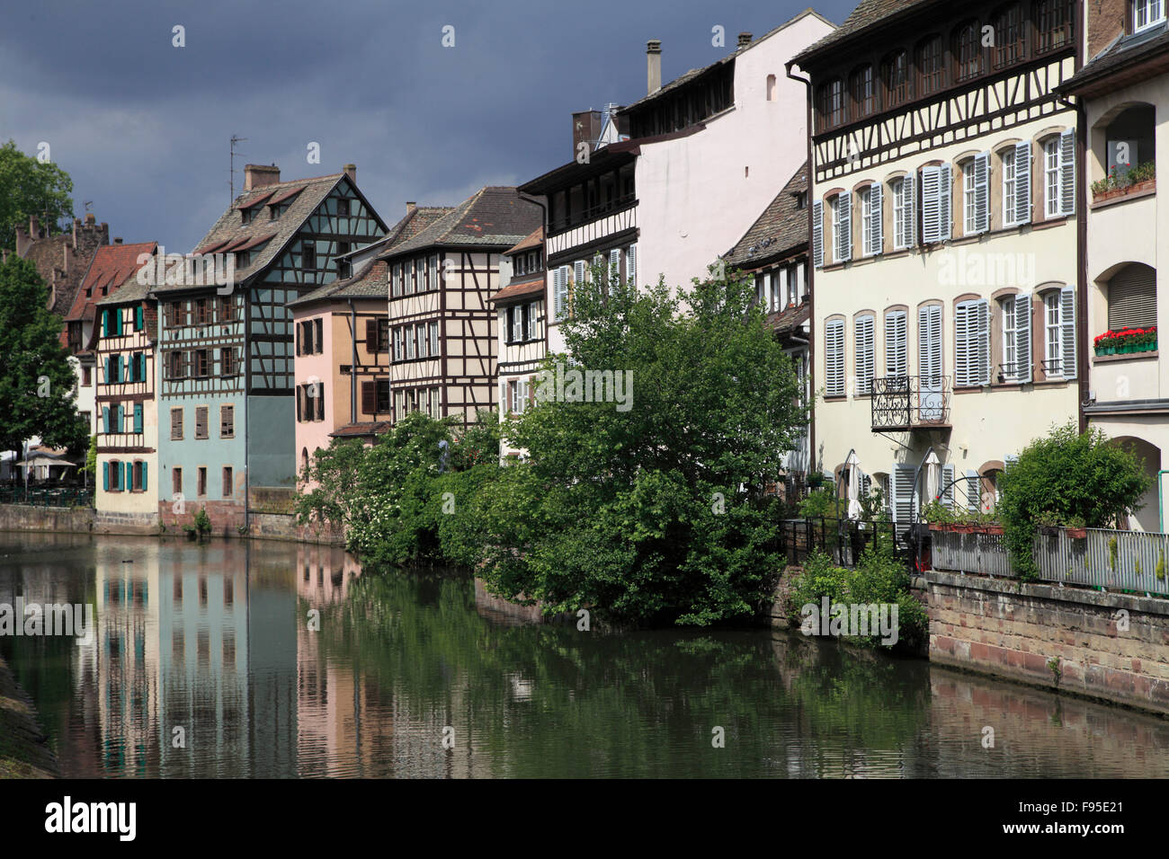 Frankreich, Elsass, Straßburg, Petite France, Straßenszene, typische Architektur, Stockfoto