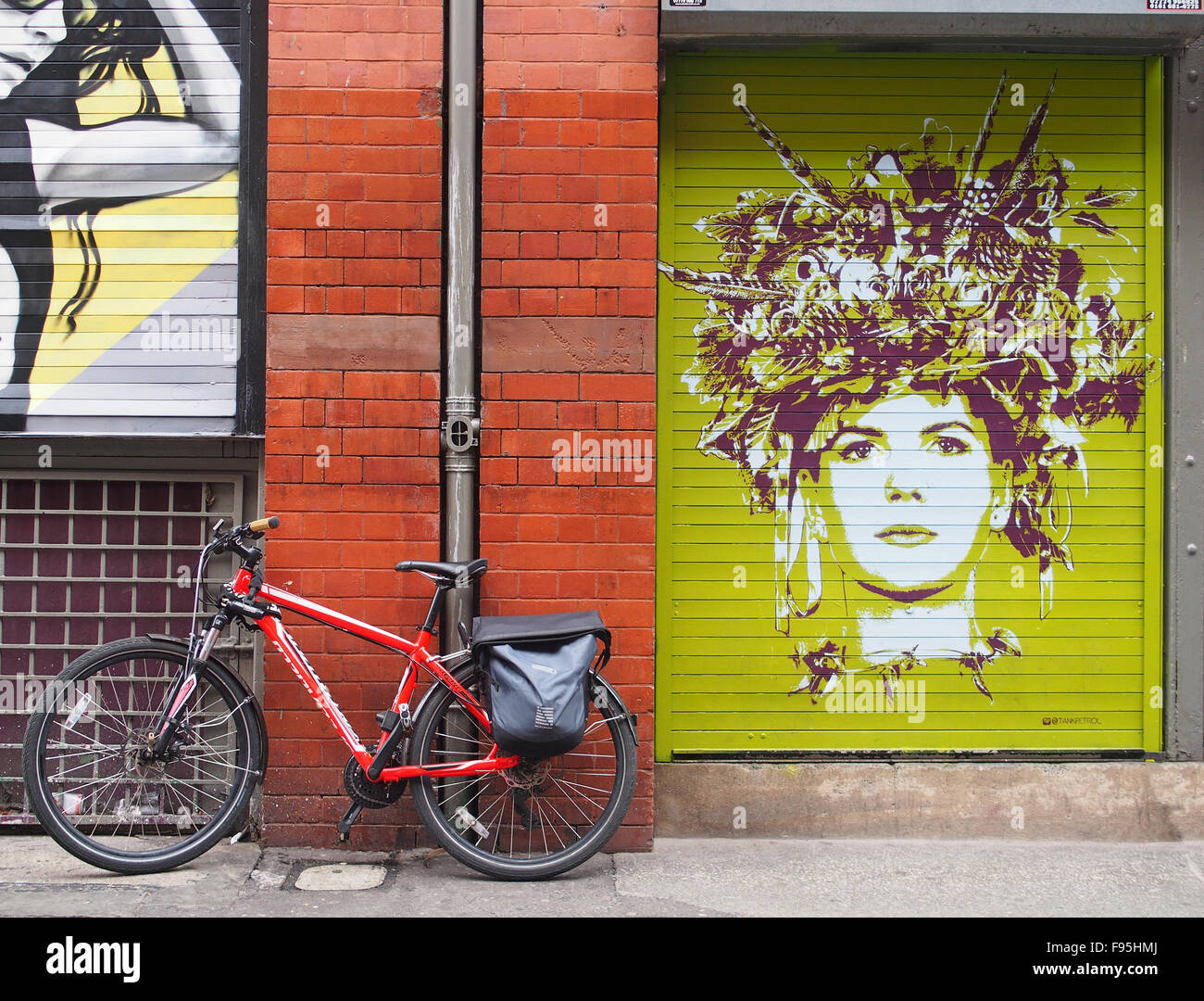 Street-Art durch Tankpetrol auf einen Auslöser an der Tib Street in der Innenstadt von Northern Quarter of Manchester, UK. Stockfoto