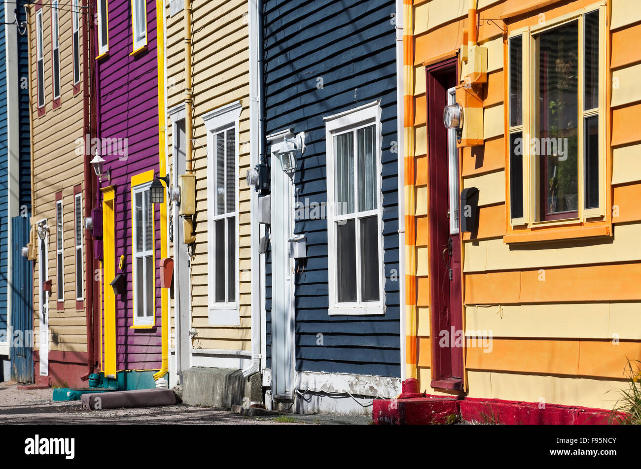 Mehrere Bereiche der Stadt von St. John's Feature Jellybean Reihenhäuser so genannt wegen ihrer bonbonbunte Farben, das Ergebnis der Stockfoto