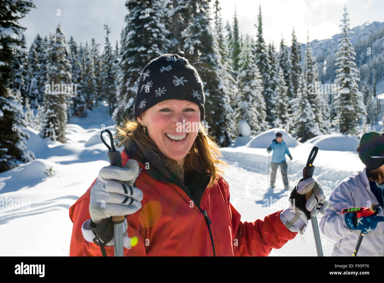 Marianne lächelt während einer Frauen Reise nach Callaghan Hinterland Lodge, in der Nähe von Whistler, BC Kanada Stockfoto