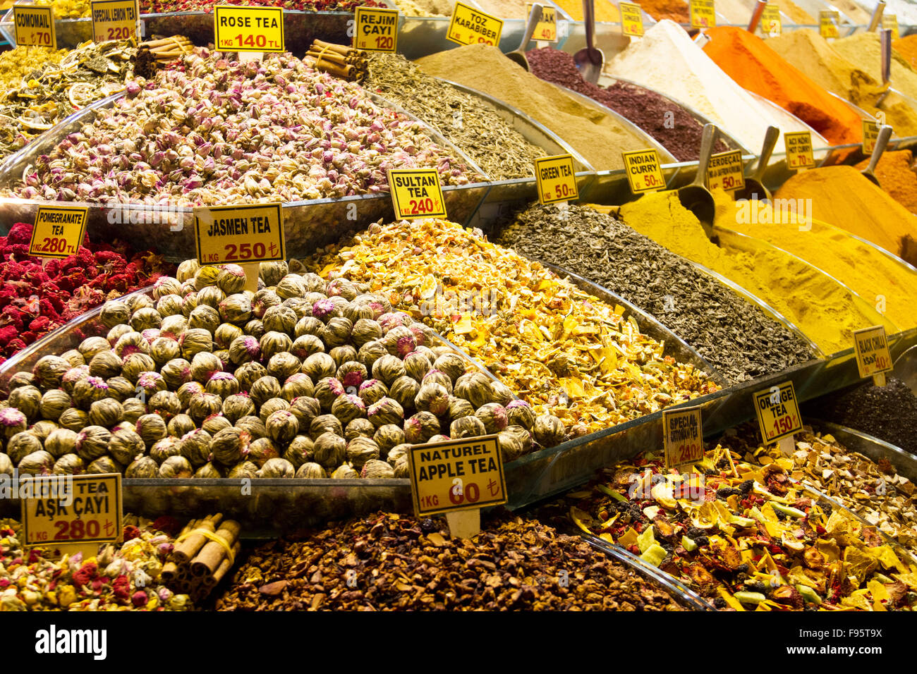 Tee, Gewürze und Süßigkeiten in der ägyptischen Basar von Istanbul. Stockfoto