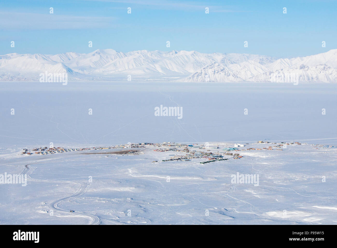 Eine Luftaufnahme des Pond Inlet, Nunavut. Stockfoto