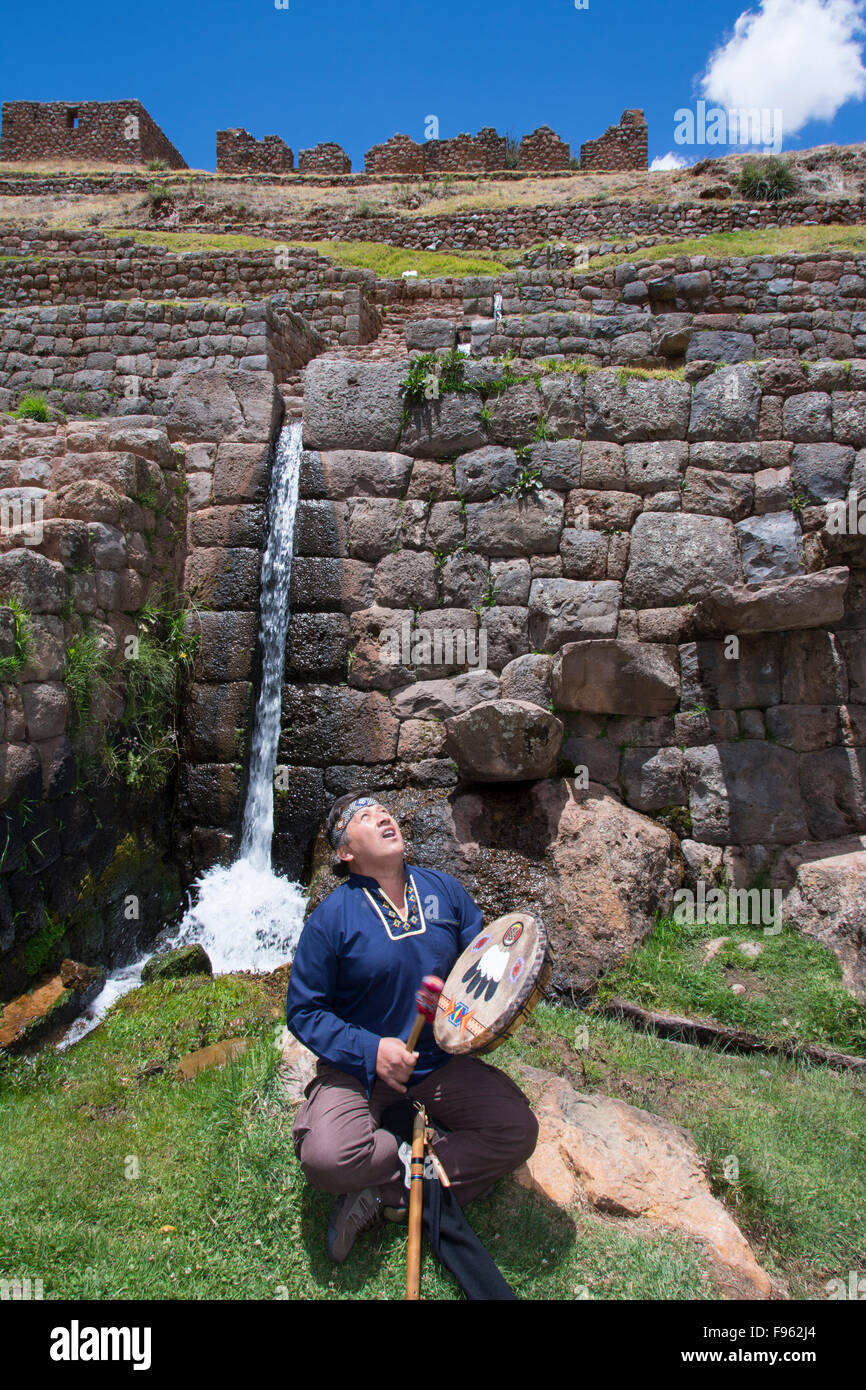 Schamanen bei Tipón, östlich von Cusco, Inka-Ruinen, Peru sind Stockfoto