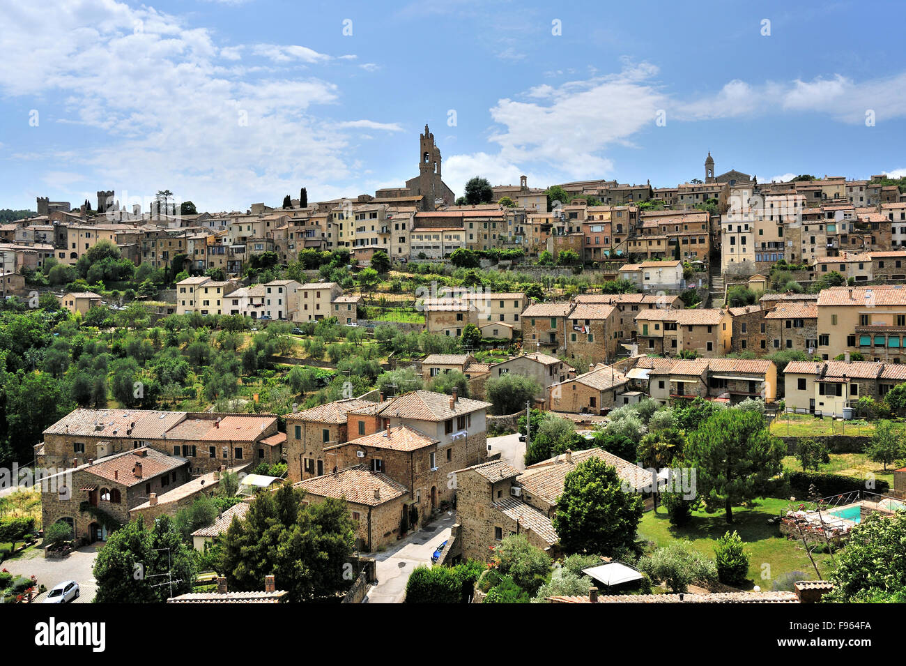 Ansicht der toskanischen Stadt Montalcino, liegt auf einem Hügel, Toskana, Italien Stockfoto