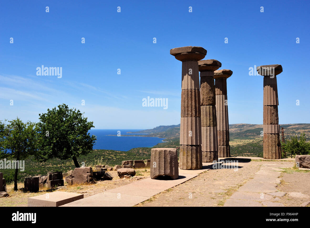 Säulen der Tempel der Athene, Assos Historic Site, Biga Halbinsel, Türkei Stockfoto
