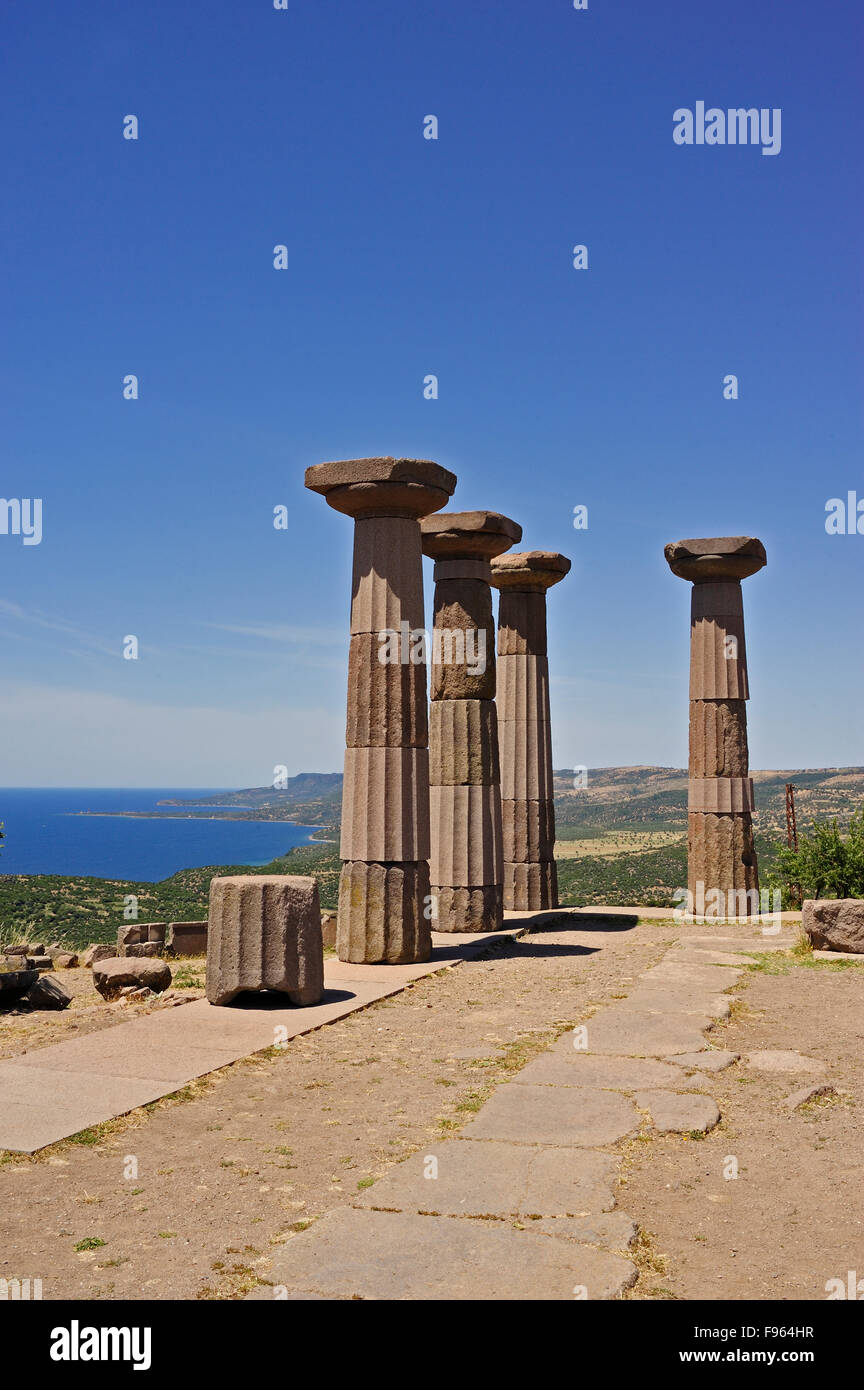 Säulen der Tempel der Athene, Assos Historic Site, Biga Halbinsel, Türkei Stockfoto