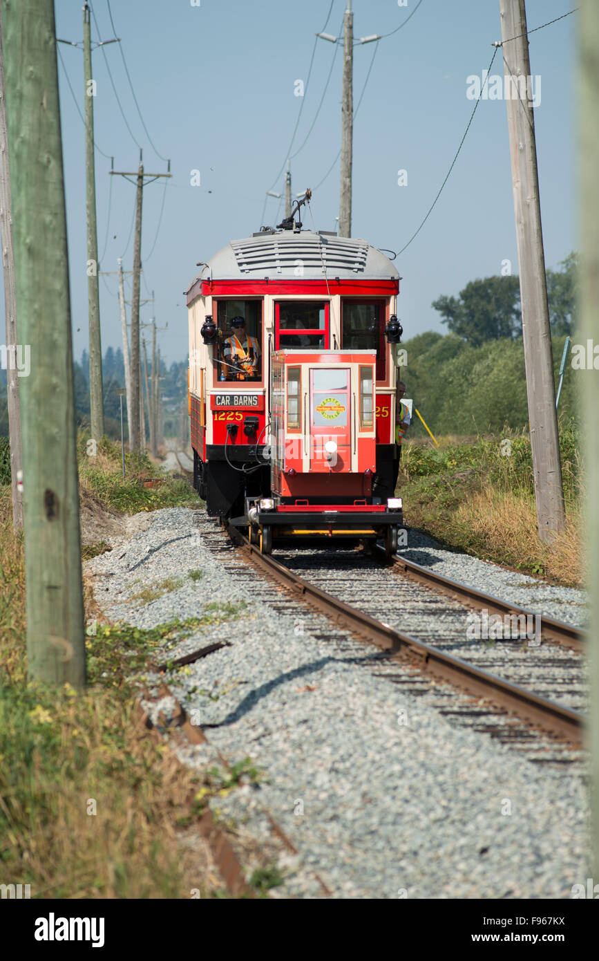 BCER 1225 Überlandstraßenbahn von Fraser Valley Heritage Railway Society angetrieben durch einen Diesel-Generator-PKW Auto. Dies ist eine restaurierte Stockfoto BCER 1225 Überlandstraßenbahn von Fraser Valley Heritage Railway Society angetrieben durch einen Diesel-Generator-PKW Auto. Dies ist eine restaurierte Stockfoto