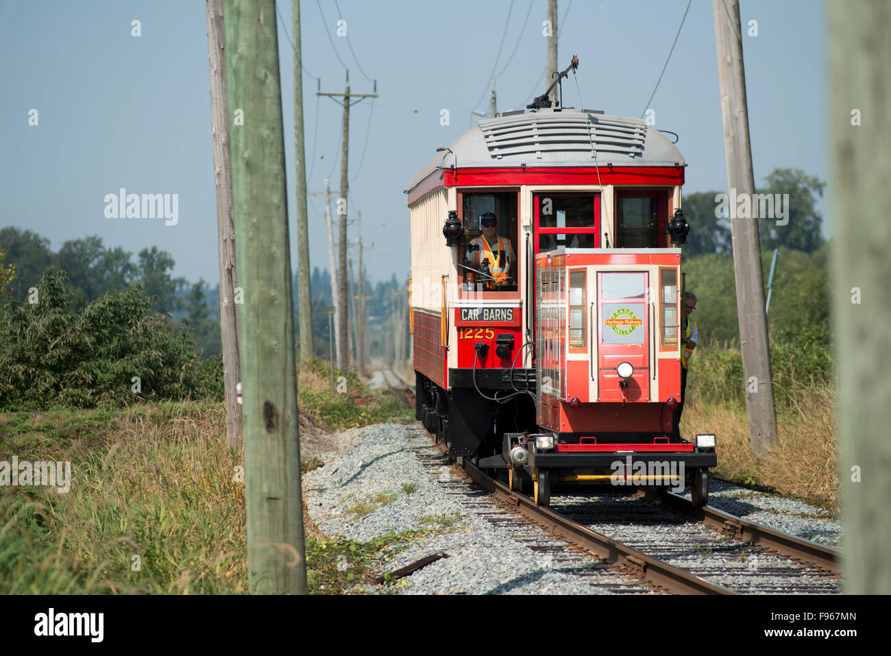 BCER 1225 Überlandstraßenbahn von Fraser Valley Heritage Railway Society angetrieben durch einen Diesel-Generator-PKW Auto. Dies ist eine restaurierte Stockfoto BCER 1225 Überlandstraßenbahn von Fraser Valley Heritage Railway Society angetrieben durch einen Diesel-Generator-PKW Auto. Dies ist eine restaurierte Stockfoto