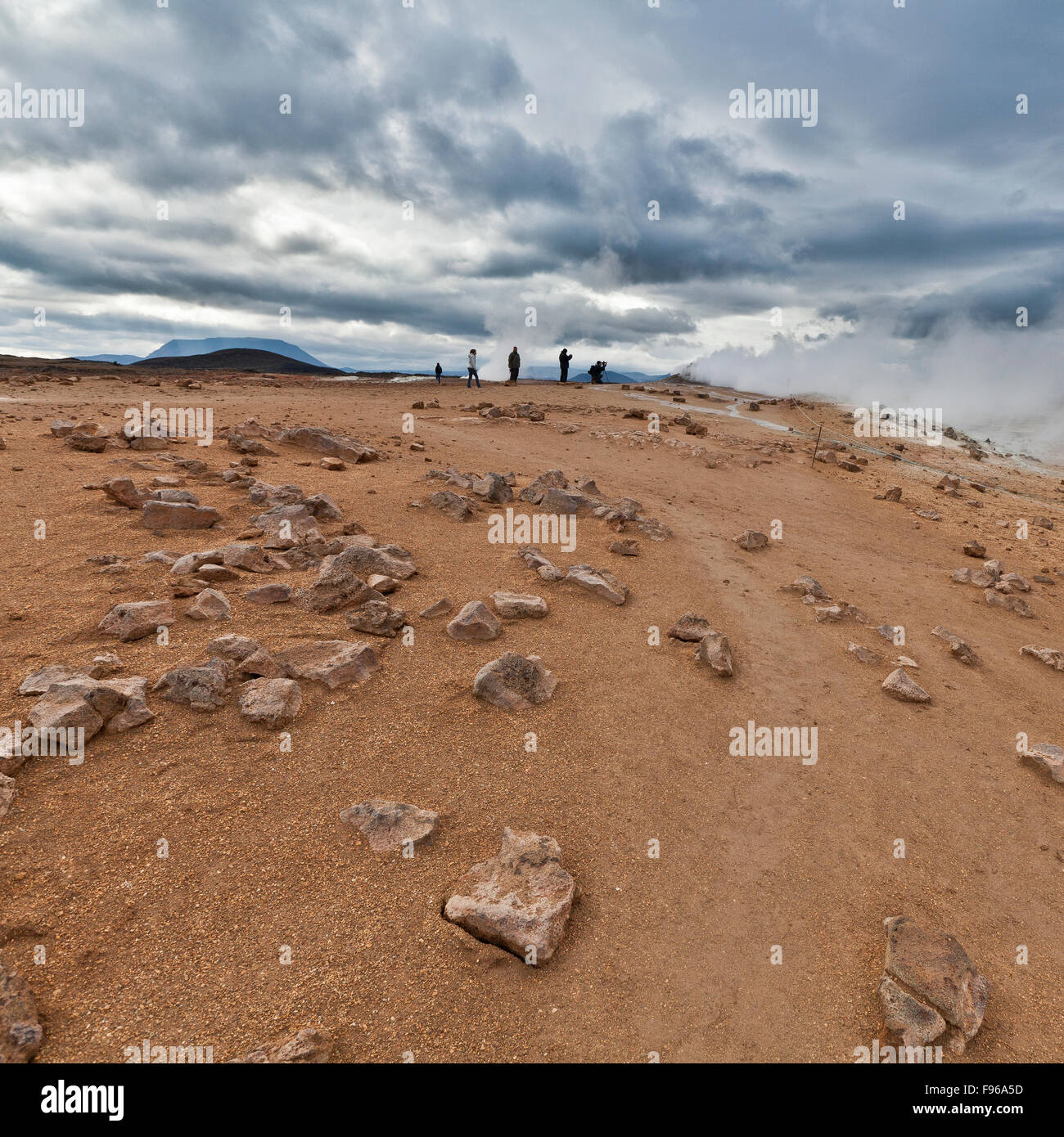 Geothermische heiße Quellen, Hverarond, Namaskard, Island. Das Gebiet zeichnet sich durch kochendem Schlamm-Mooren und Solfataren. Stockfoto