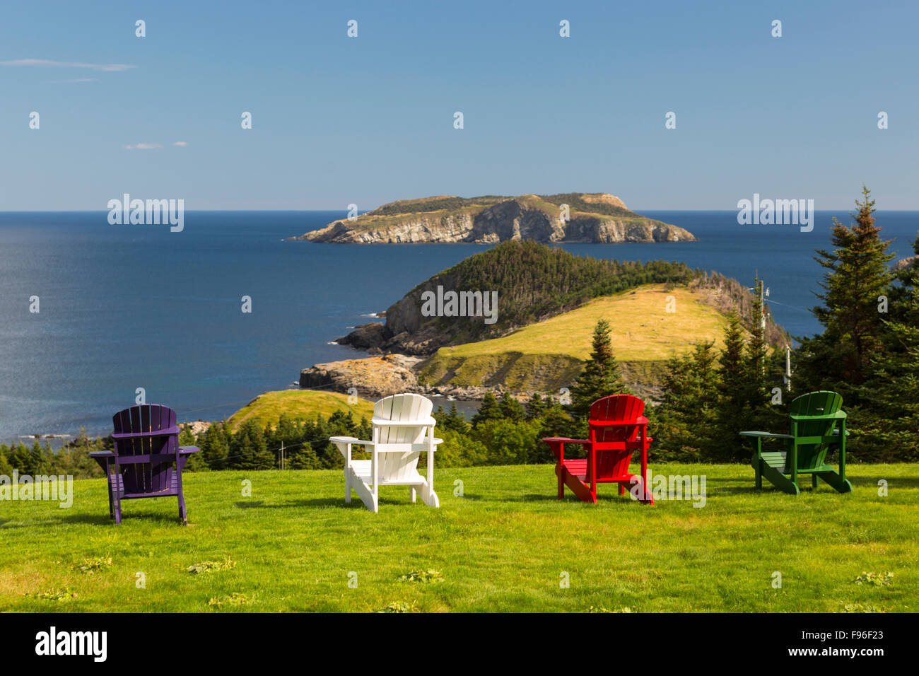 Adirondack Stühle, ren Cove, Newfoundland, Canada Stockfoto