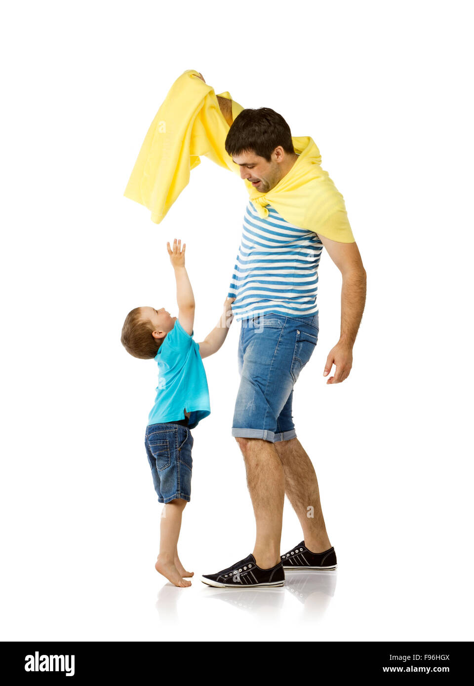 Vater als Held mit seinem Sohn isoliert auf weißem Hintergrund Stockfoto