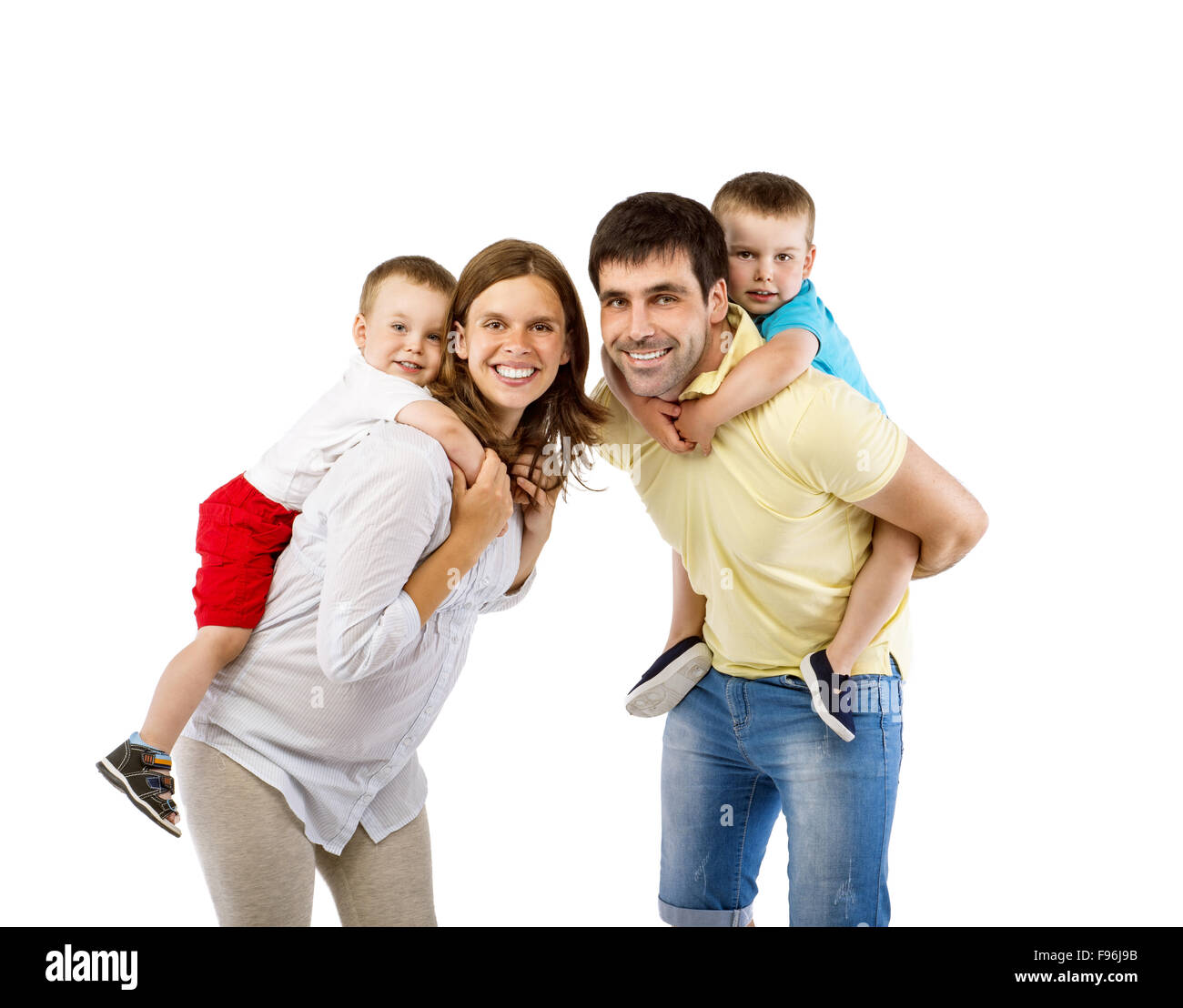 Porträt von die glückliche Familie mit zwei Kindern und schwangeren Mutter, isoliert auf weißem Hintergrund Stockfoto