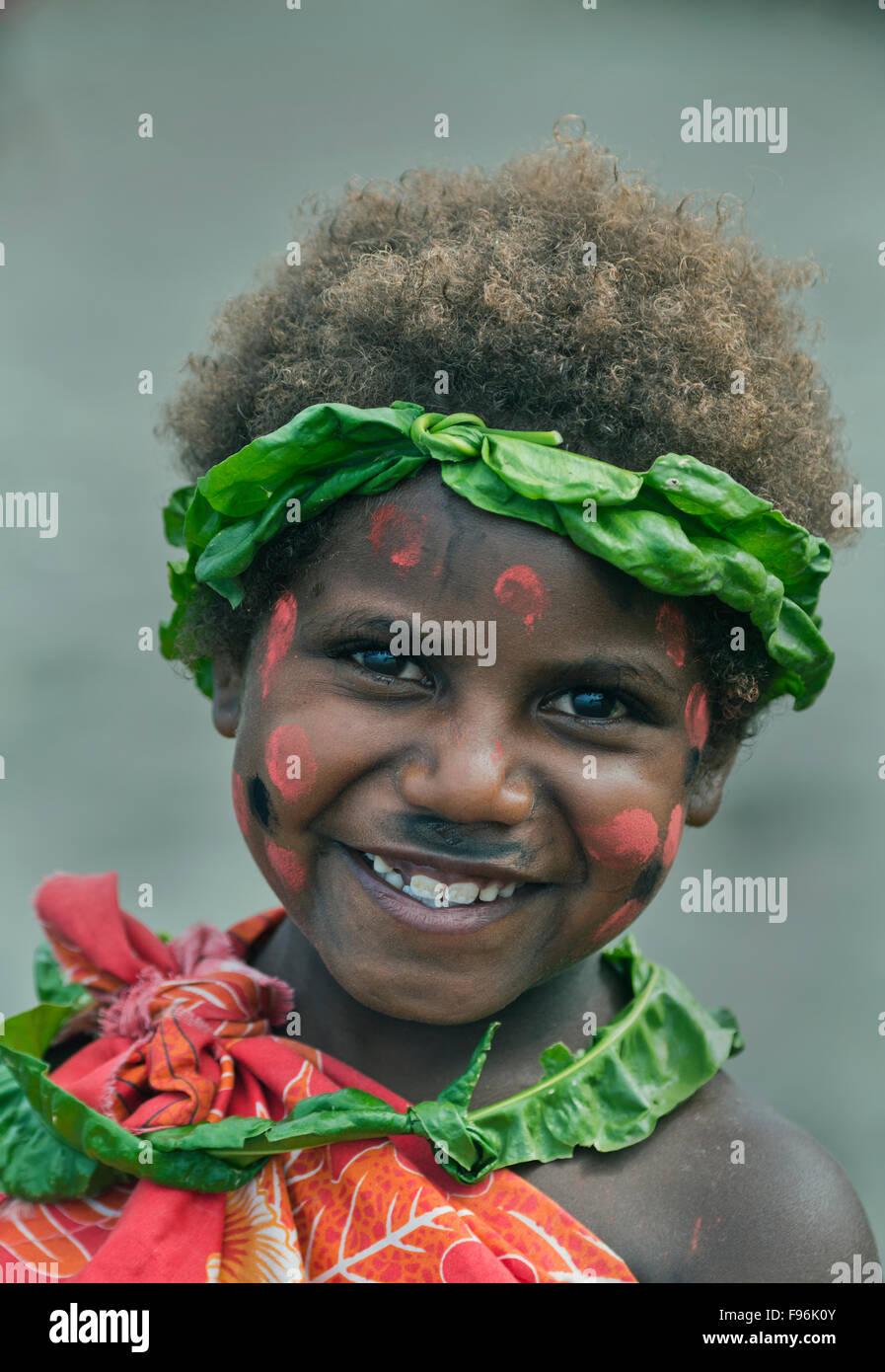 Junges Mädchen in traditioneller Kleidung, Insel Tanna, Vanuatu, Melanesien Stockfoto