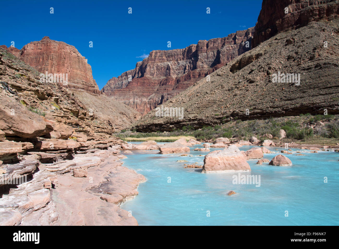 Little Colorado River, gefärbt durch Calciumcarbonat und Kupfer Sulfat, Grand Canyon, Arizona, Vereinigte Staaten von Amerika Stockfoto