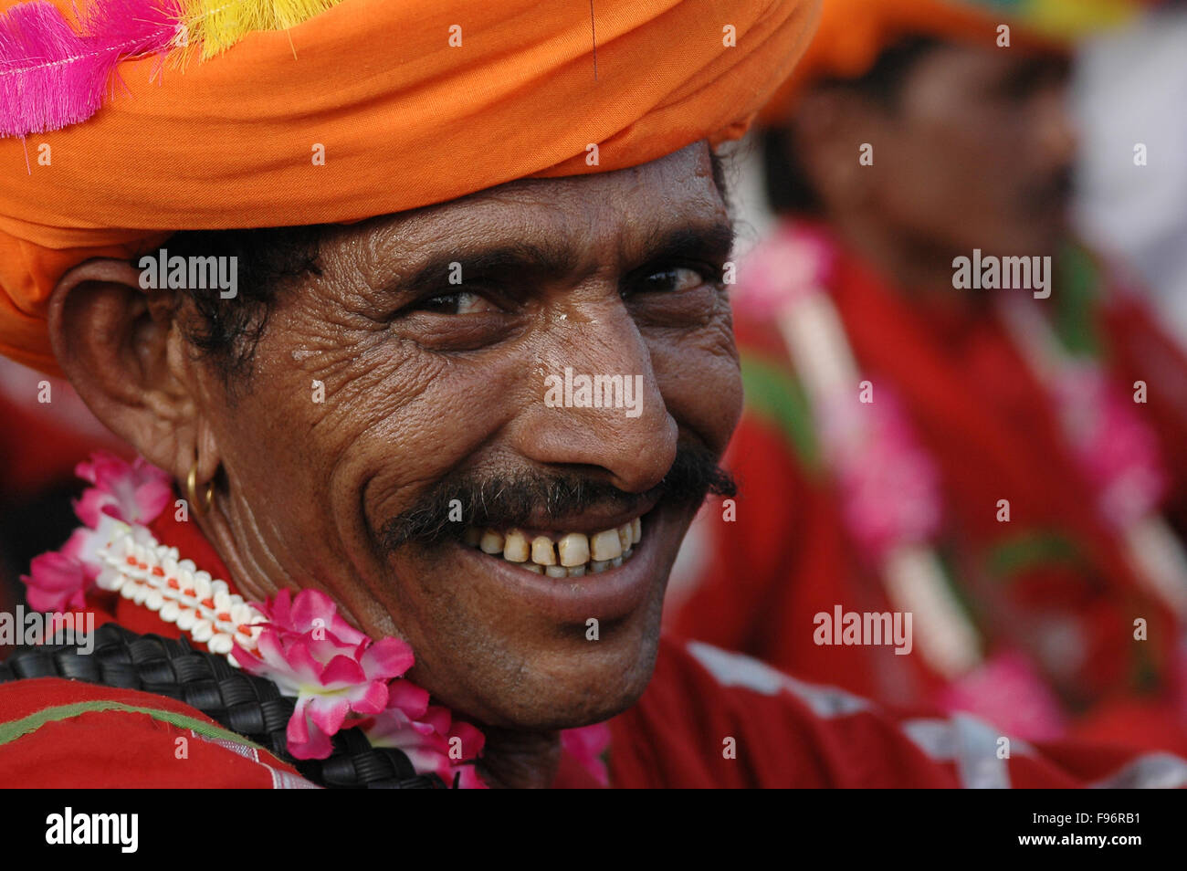 Nahaufnahme eines männlichen Rajasthani während Holi, ein Hindu-Festival feiern Frühling und Liebe mit Farben in Jaipur, Rajasthan, Indien Stockfoto