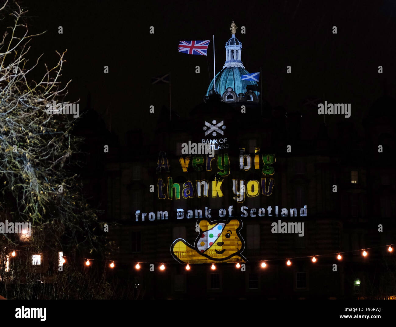 Children In Need, Edinburgh, Freitag, 13. November 2015 der Bank of Scotland historischen Hauptsitz auf The Mound wurde erleuchtet heute Abend mit einem spektakulären Laser-Projektion feiert Bank of Scotland wichtigste Partnerschaft mit BBC Kinder in Not Stockfoto
